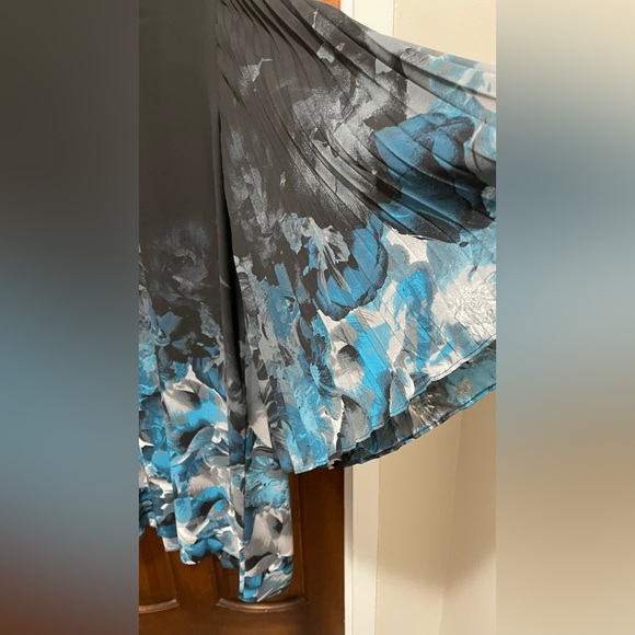 Alfani women’s size 14 floral print V-neck and 3/4 bell sleeves, pull on dress - Picture 4 of 6